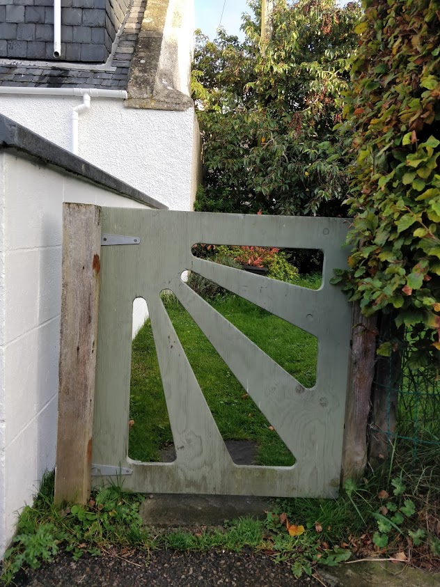 This was our favourite gate. It has a retro sun-burst design which we love and reminds us of our own garden gates...